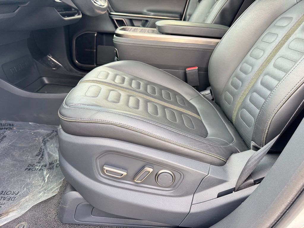 2022 Rivian R1T Adventure photo 33