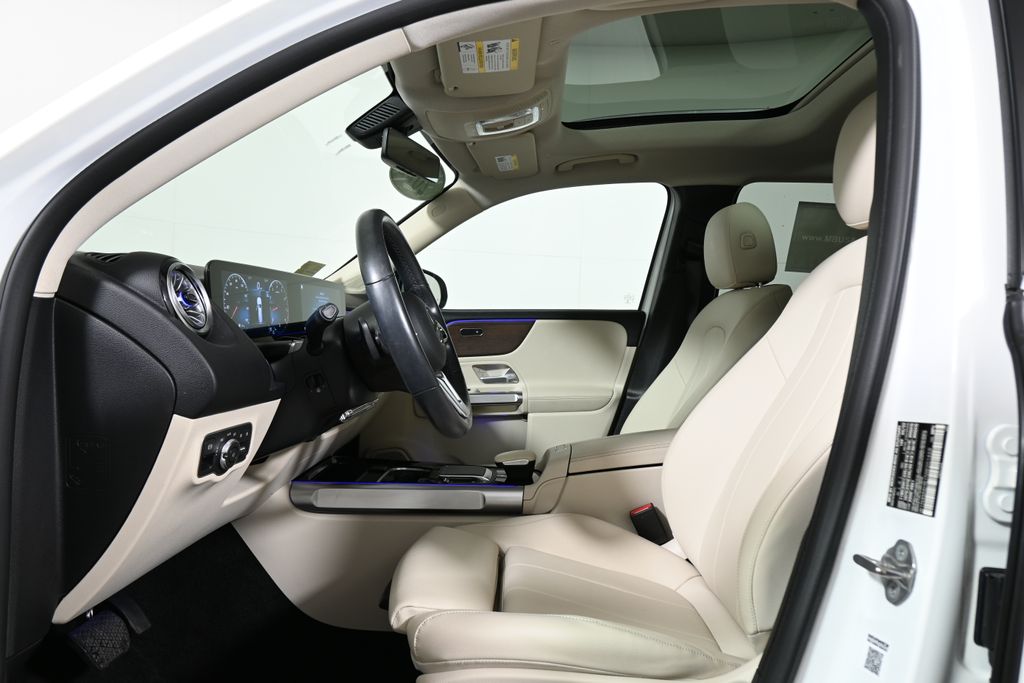 Thumbnail: 2022 Mercedes-Benz GLB - 3