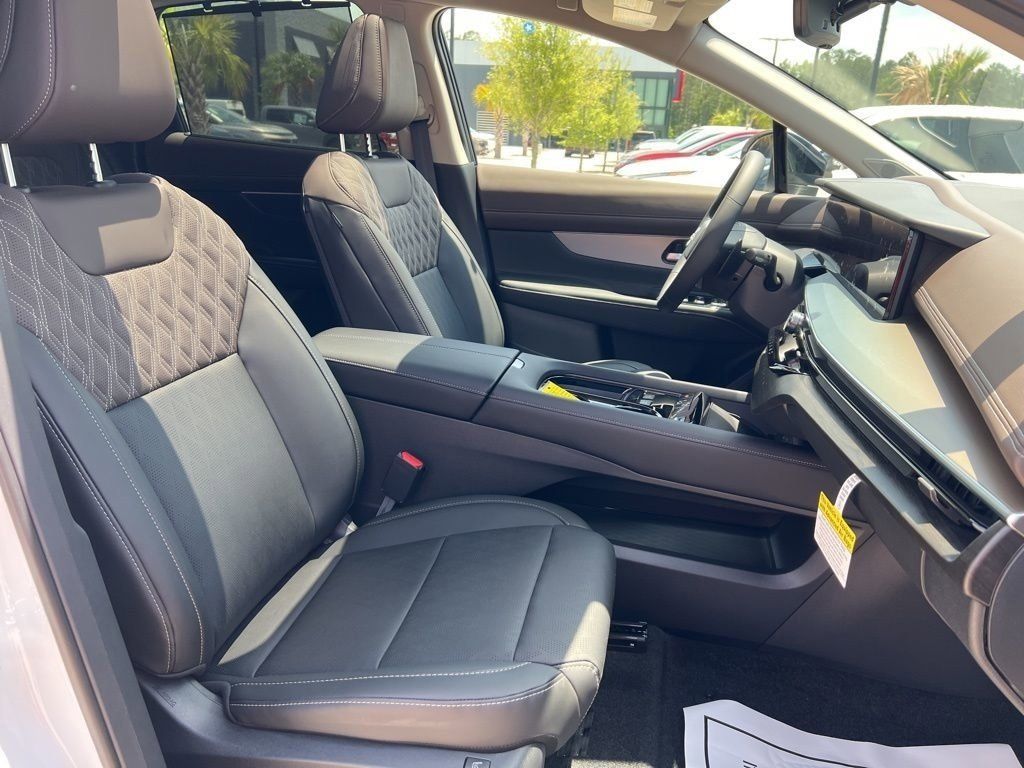 2025 Everest White Pearl Tricoat Nissan Murano Platinum AWD SUV
