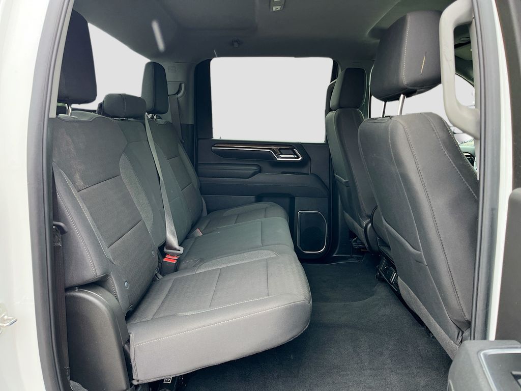 Used 2025 White Chevrolet LT image 27