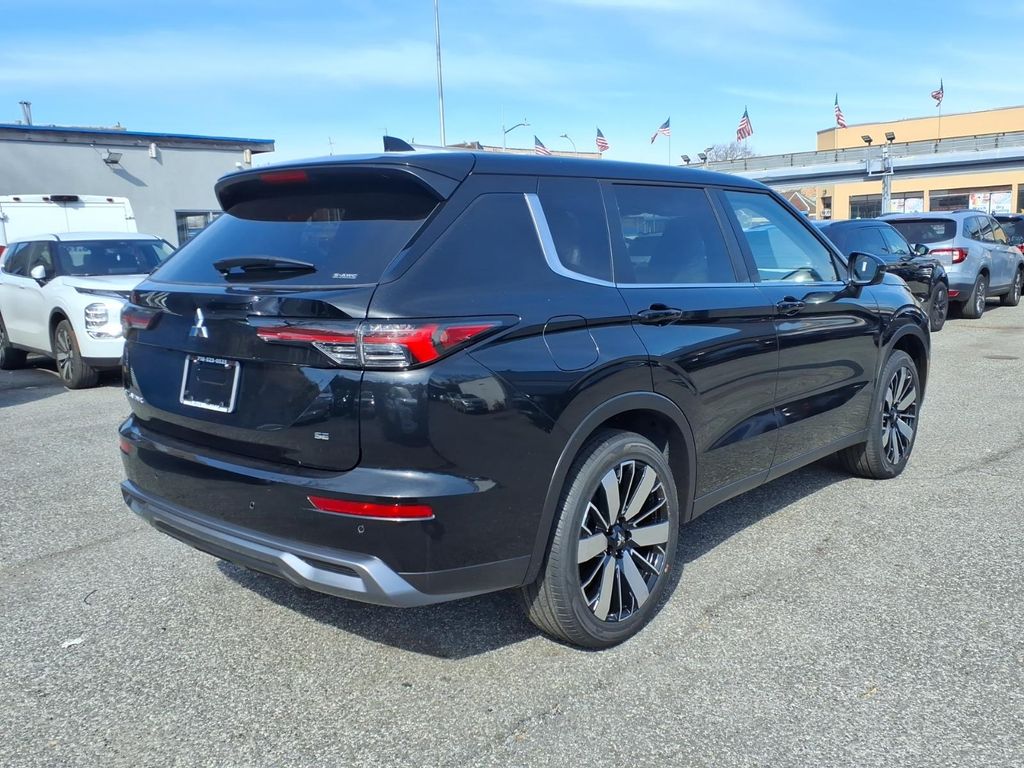 2026 Mitsubishi Outlander SE - Photo 7