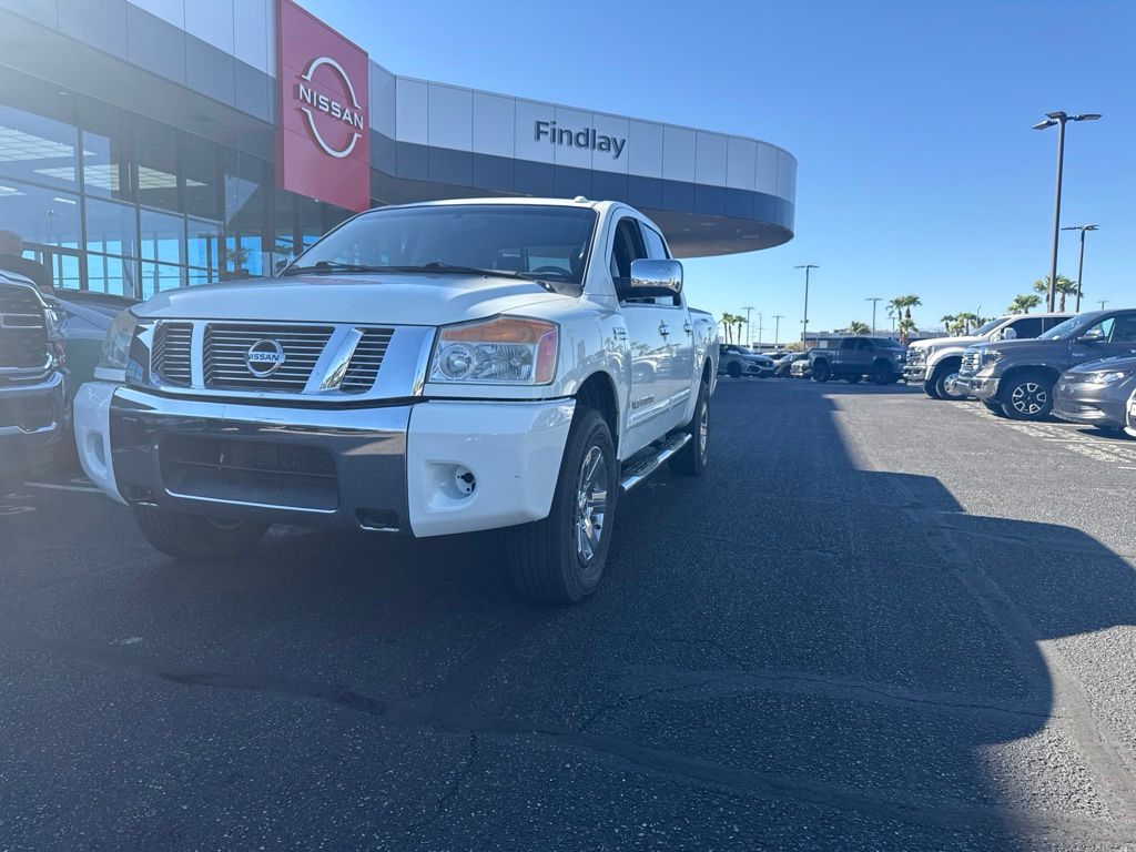Glacier White 2014 Nissan Titan Pickup Truck Four-Wheel Drive 5-Speed Automatic