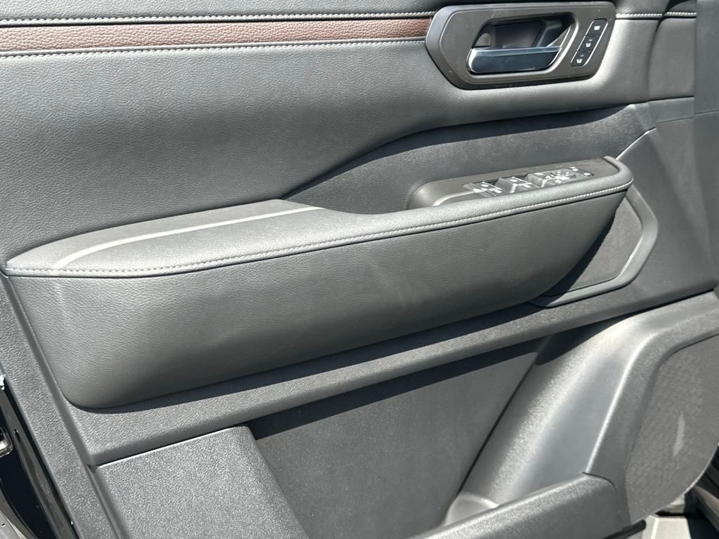 2025 Nissan Armada SL photo