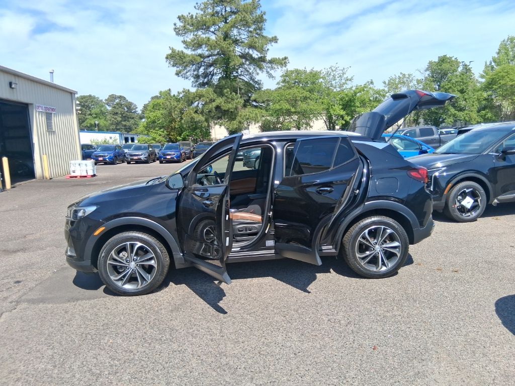 Used 2021 Black Buick Essence image 19