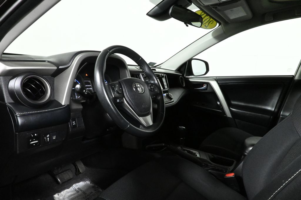 2018 Toyota RAV4 XLE 16