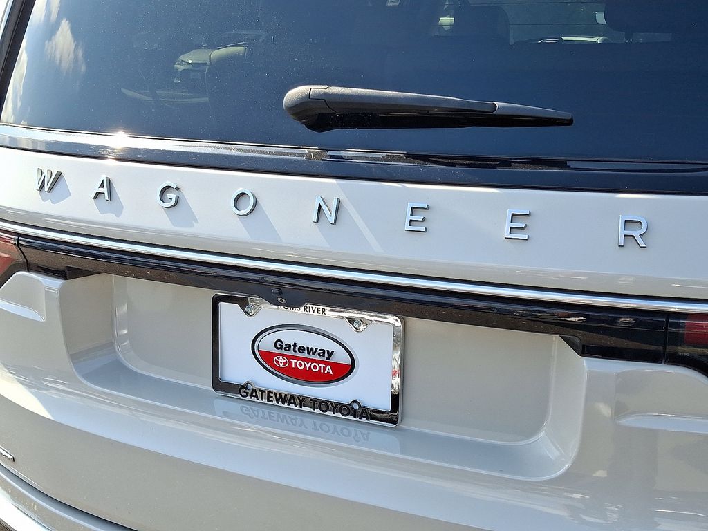 Thumbnail: 2022 Jeep Wagoneer - 30