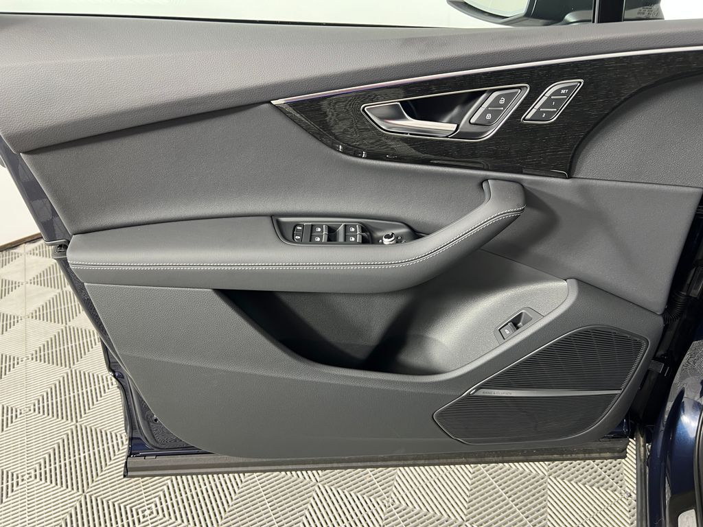 Thumbnail: 2025 Audi Q7 - 28