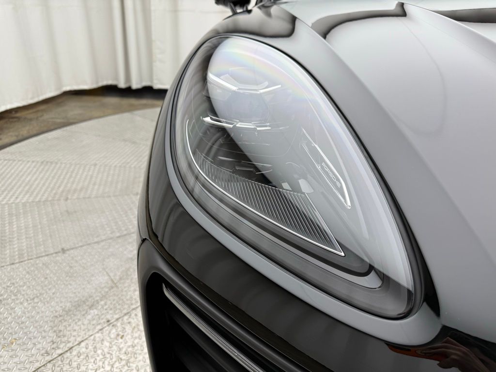 Thumbnail: 2025 Porsche Macan - 17