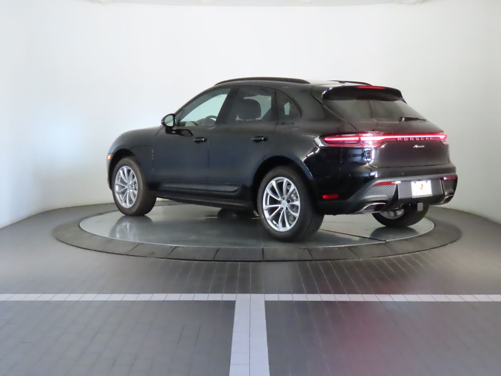 Thumbnail: 2026 Porsche Macan - 3