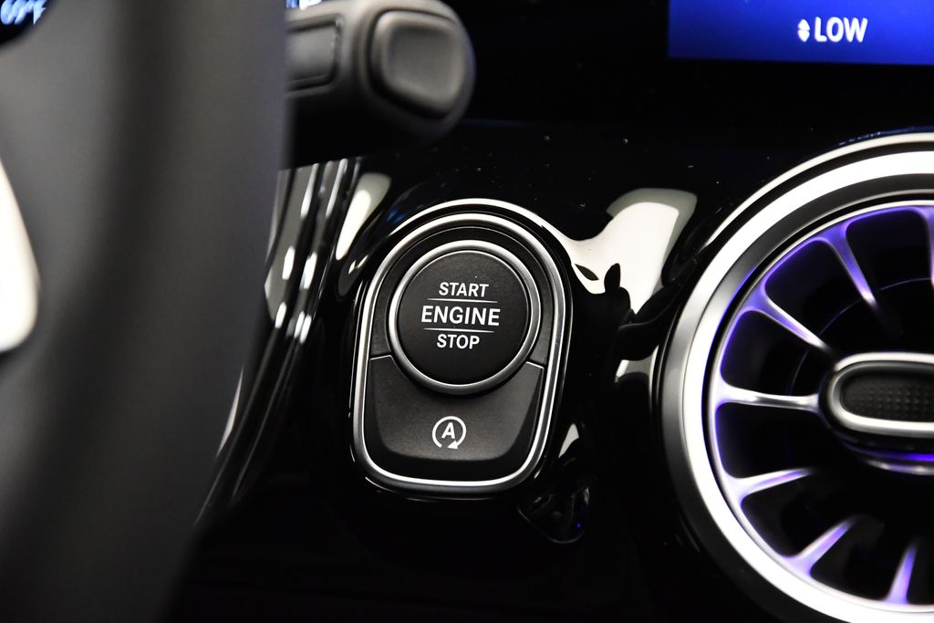 Thumbnail: 2025 Mercedes-Benz GLA - 25