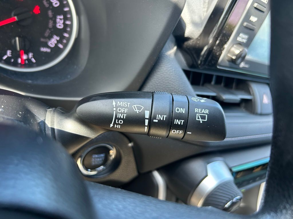 Thumbnail: 2021 Toyota RAV4 - 21