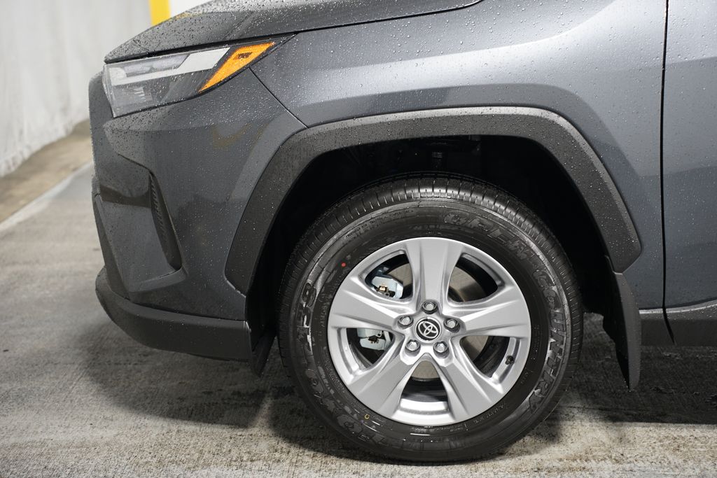 2025 Toyota RAV4 LE 5