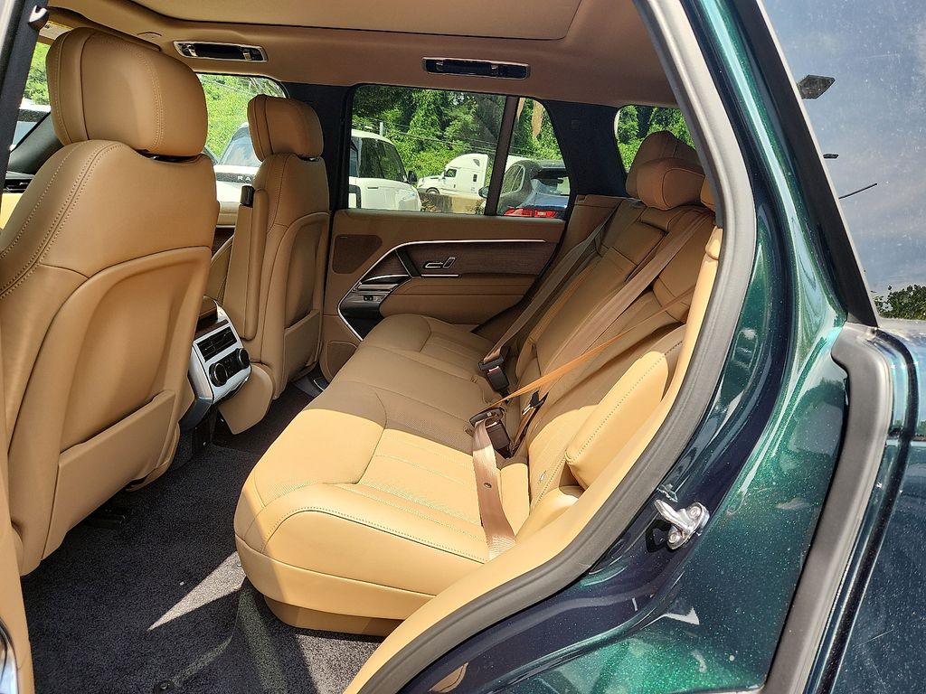 Thumbnail: 2025 Land Rover Range Rover - 5