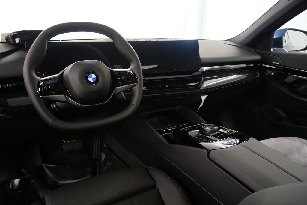 2025 BMW 5 Series 530i 19