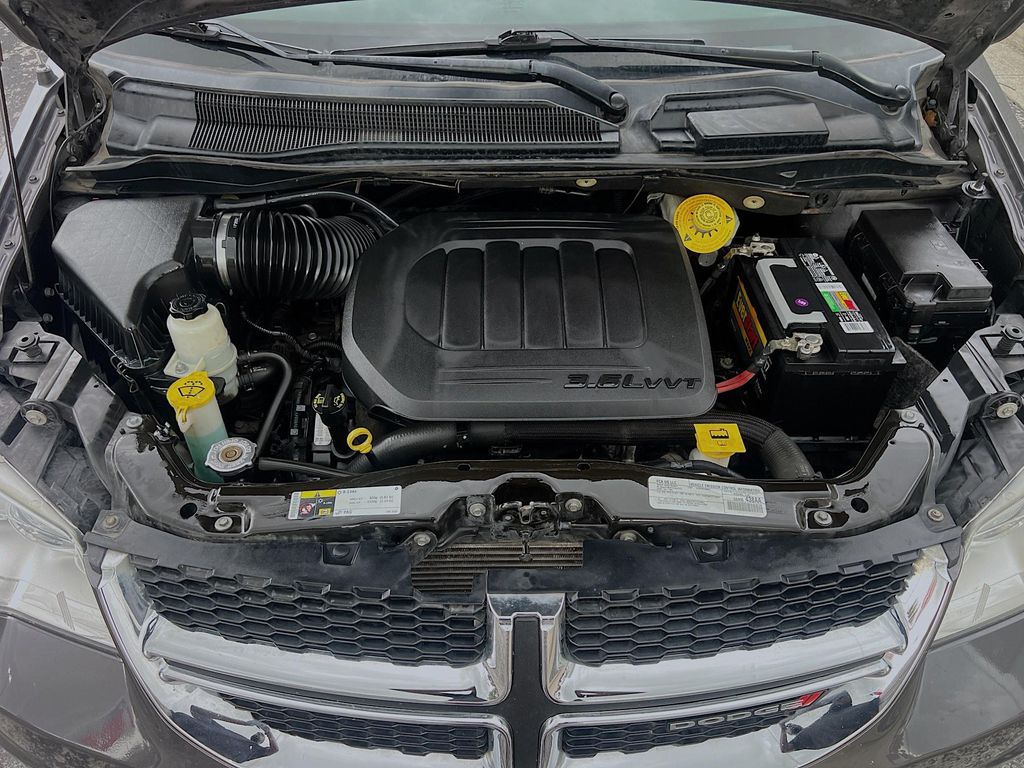 Used 2019 Gray Dodge SXT image 30