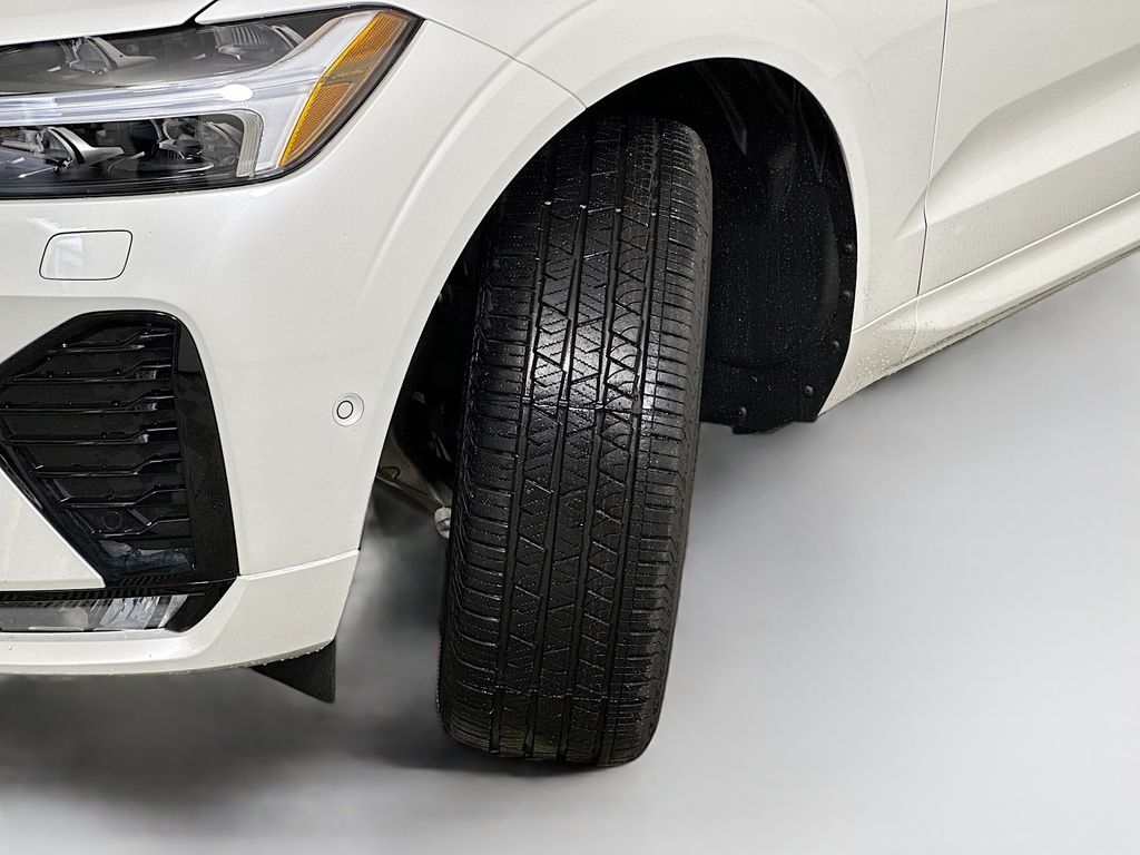 2026 Volvo XC60 Plus - Photo 24
