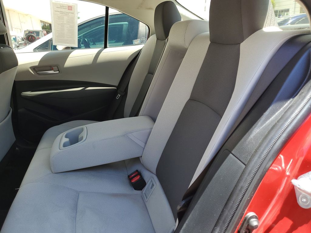 2021 Toyota Corolla LE photo 16