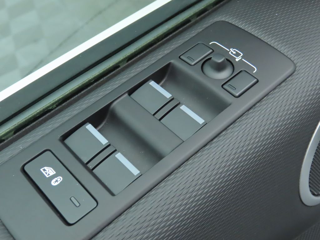 Thumbnail: 2024 Land Rover Discovery - 23