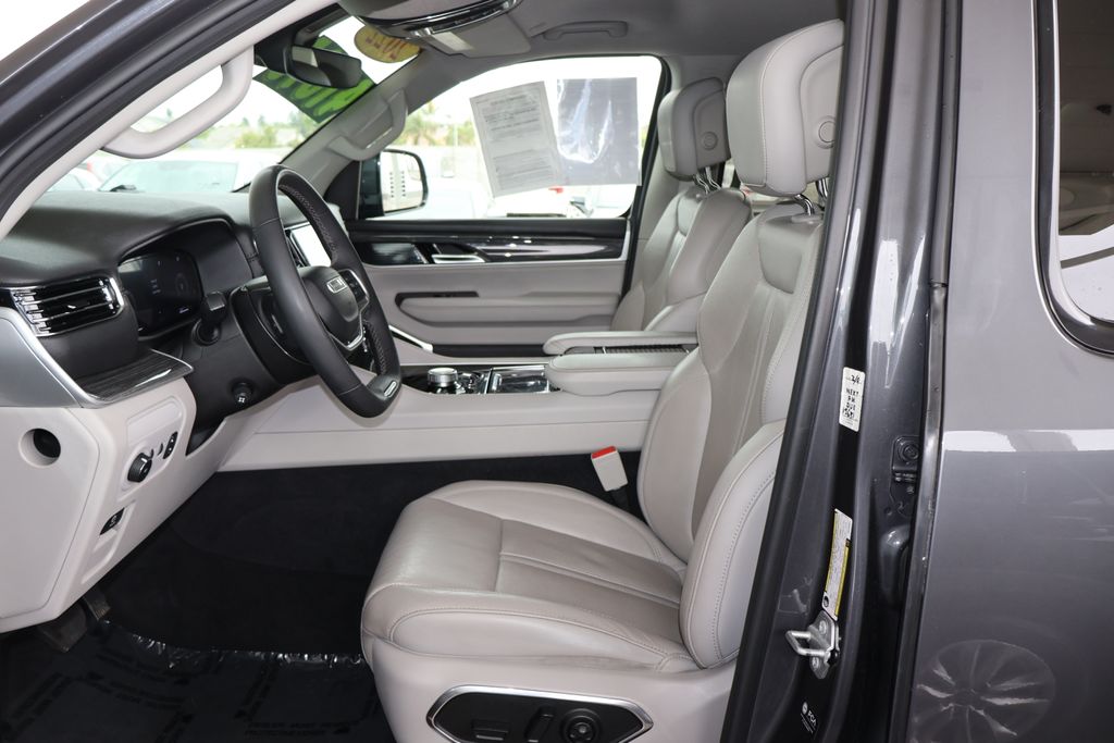 2022 Jeep Wagoneer Series III 22