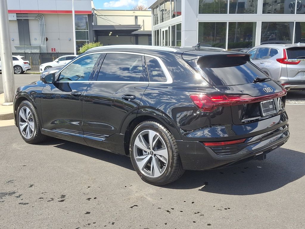 2024 Audi Q8 e-tron Premium Plus 6