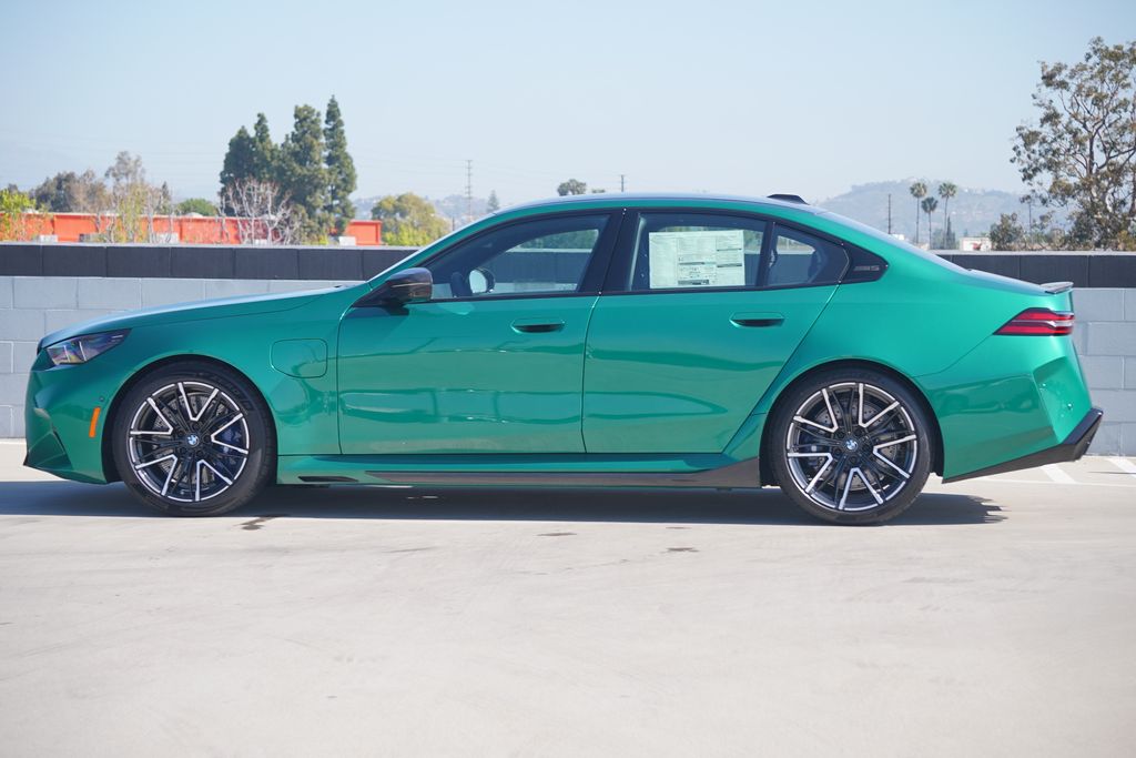Thumbnail: 2026 BMW M5 - 4