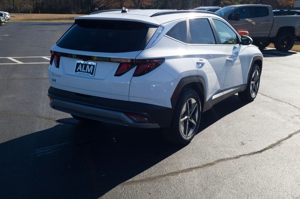 New 2026 White Hyundai SEL Plus image 5