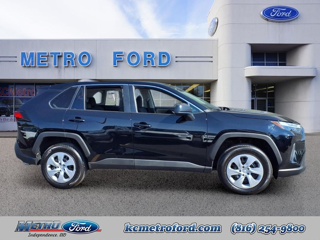 Used 2025 Toyota RAV4 LE with VIN 2T3F1RFVXSW538220 for sale in Kansas City