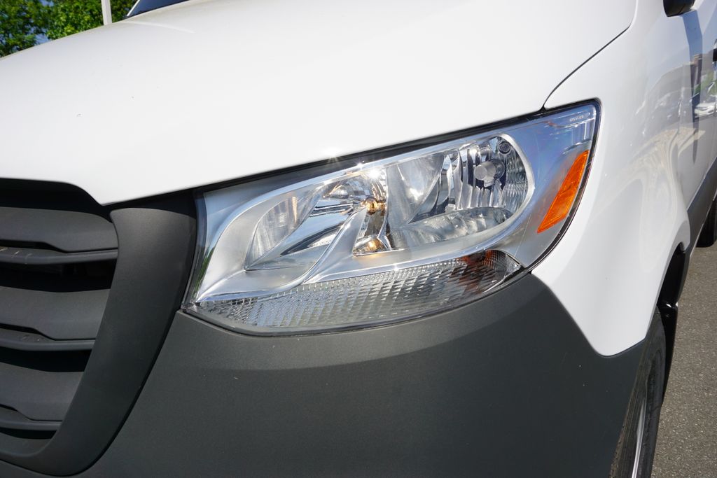 Thumbnail: 2025 Mercedes-Benz Sprinter - 11