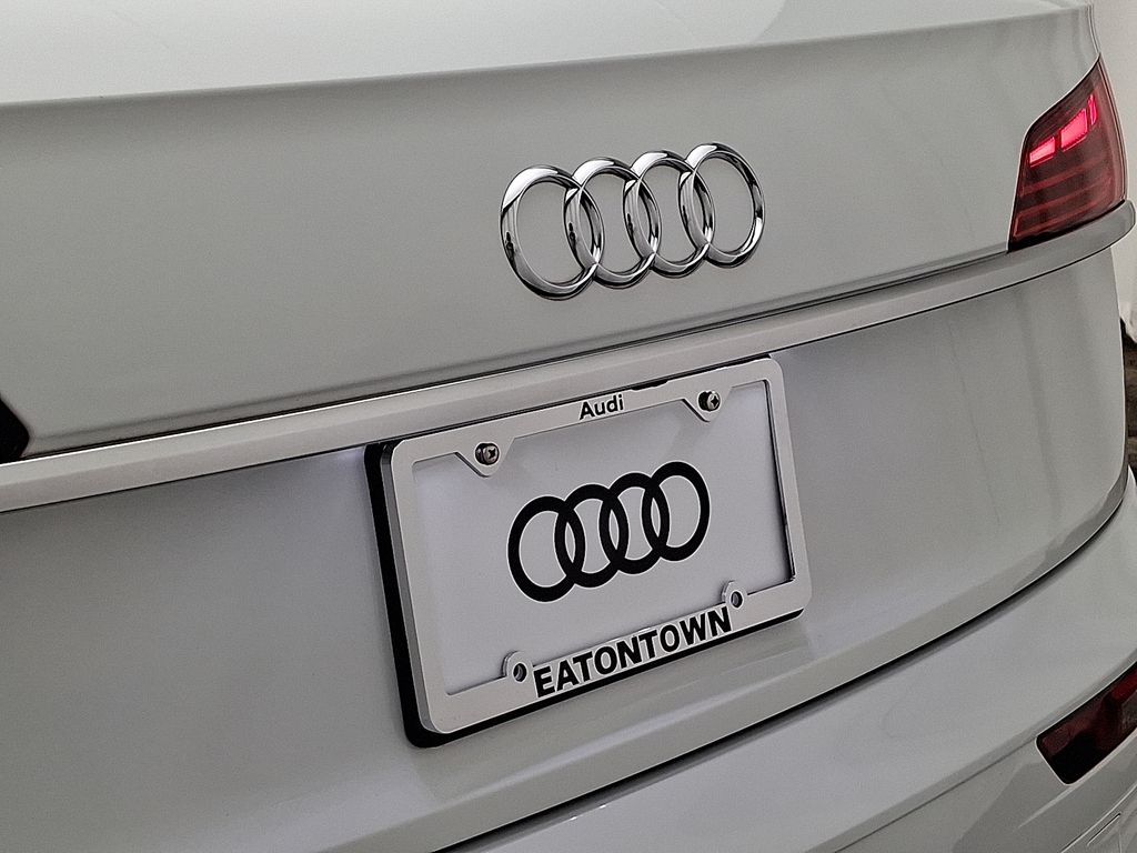 Thumbnail: 2023 Audi SQ5 - 31