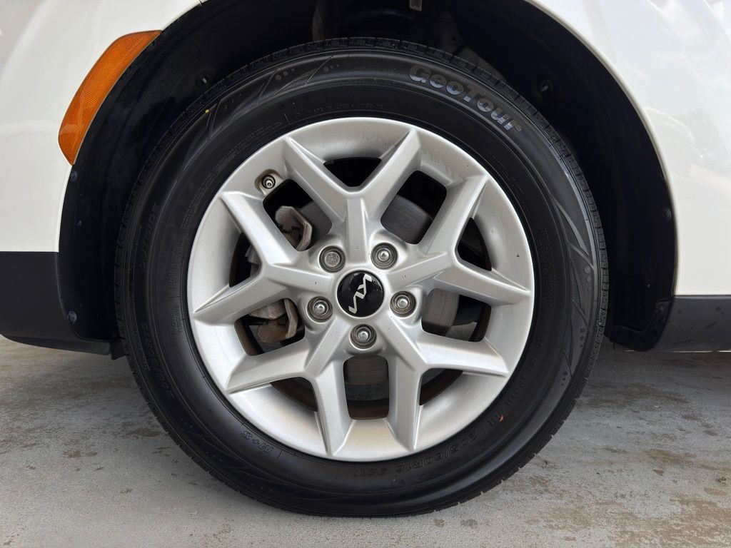 2023 Kia Soul S White at Community Kia