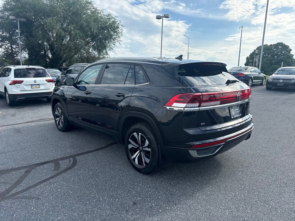2024 Volkswagen Atlas Cross Sport 2.0T SE Black at Subaru and VW of Moon Township
