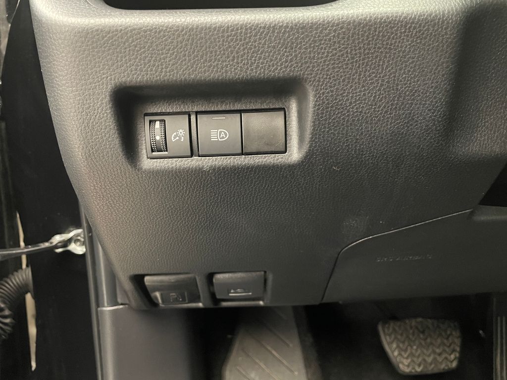 2024 Toyota RAV4 XLE 27