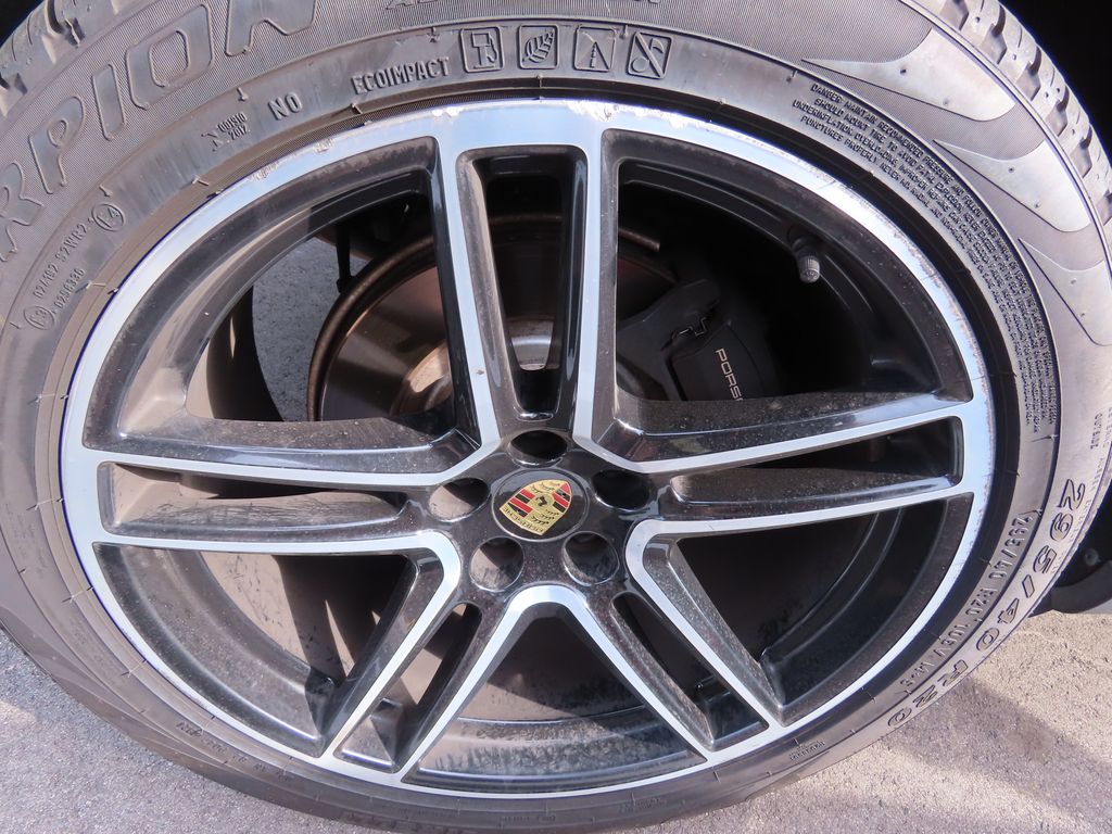 Thumbnail: 2020 Porsche Macan - 17