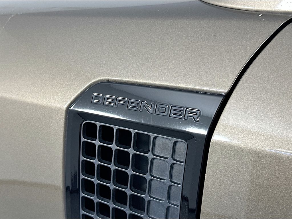 Land RoverDefender 11028