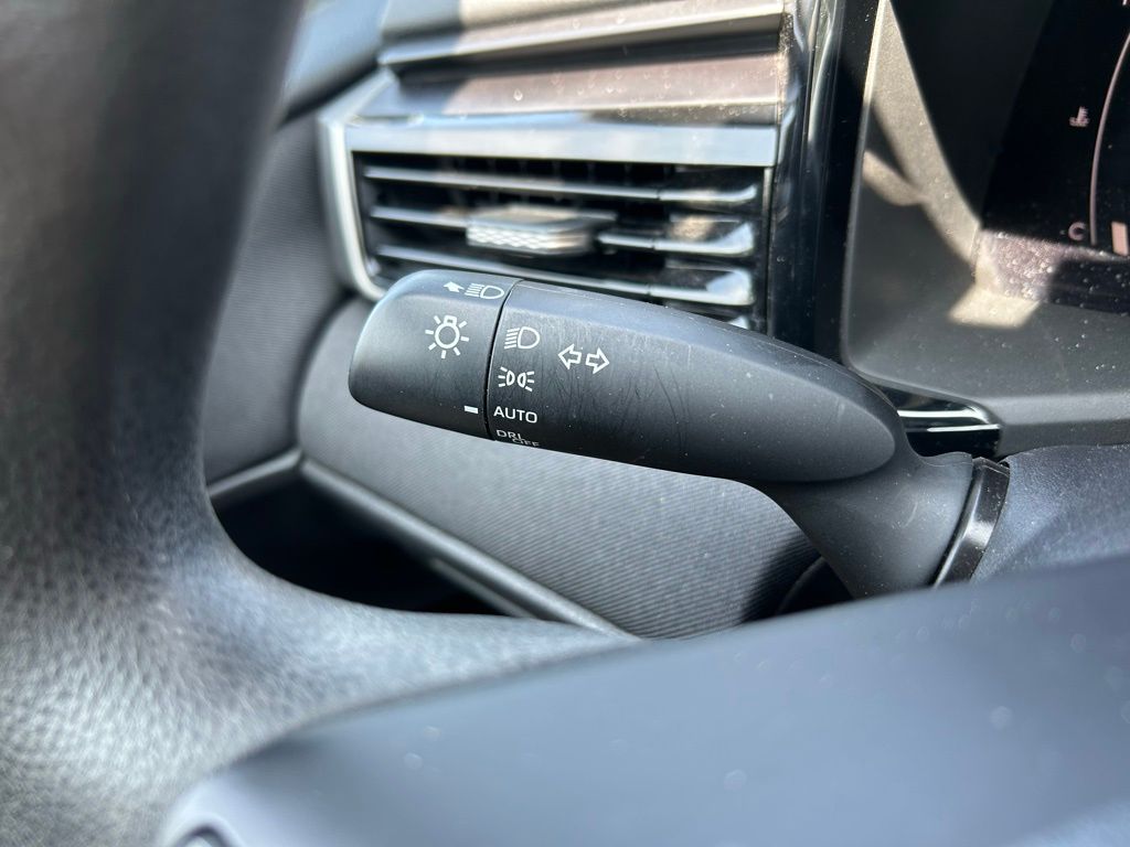 Thumbnail: 2025 Toyota Camry - 21