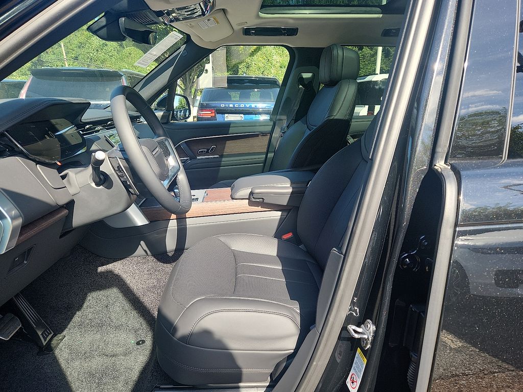 Thumbnail: 2025 Land Rover Range Rover - 6