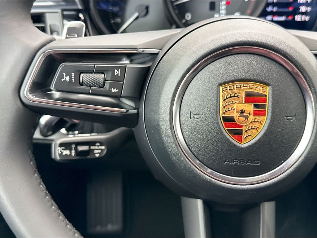 Thumbnail: 2026 Porsche Macan - 14