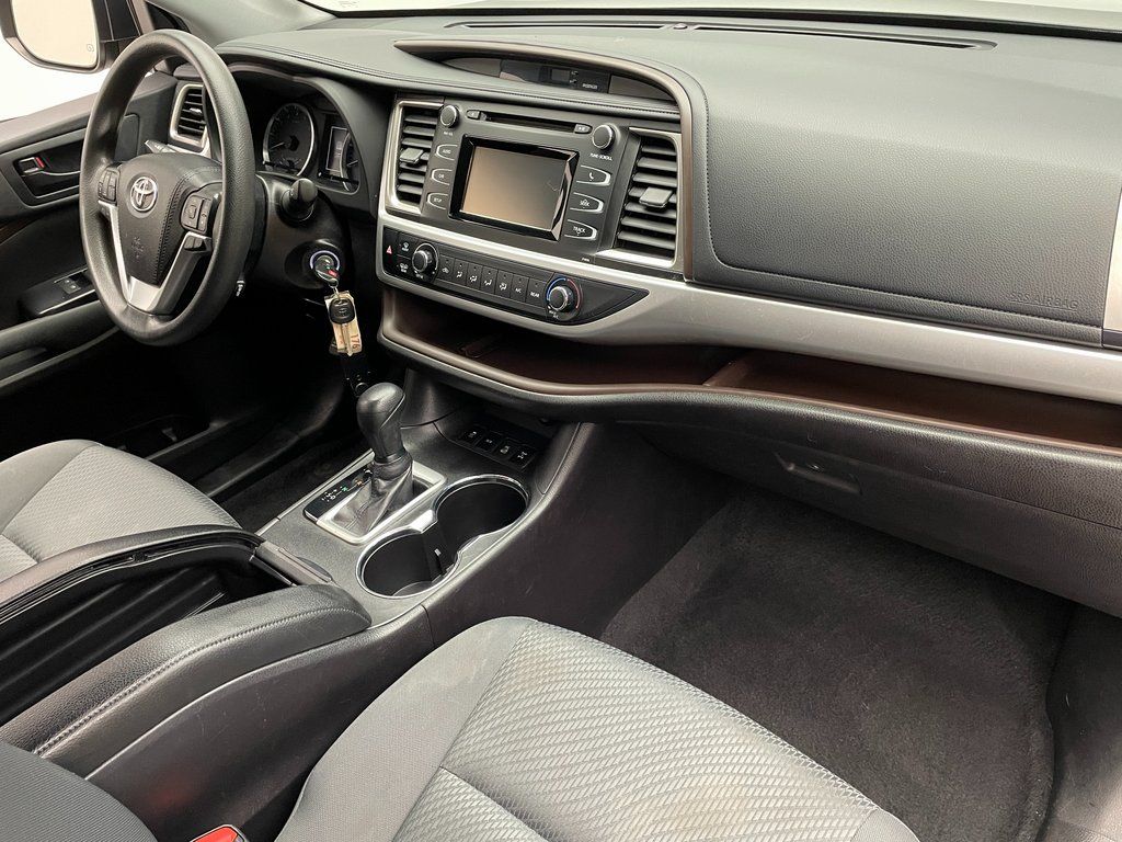 Thumbnail: 2019 Toyota Highlander - 15