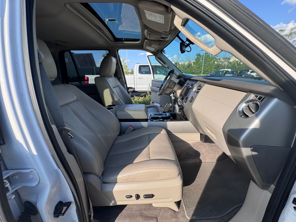 Used 2013 White Platinum Clearcoat Metallic Ford Limited image 26