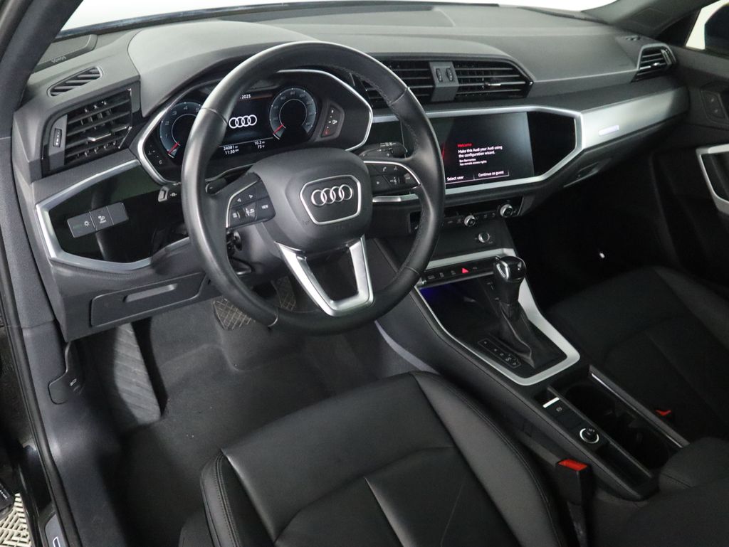 Thumbnail: 2023 Audi Q3 - 9