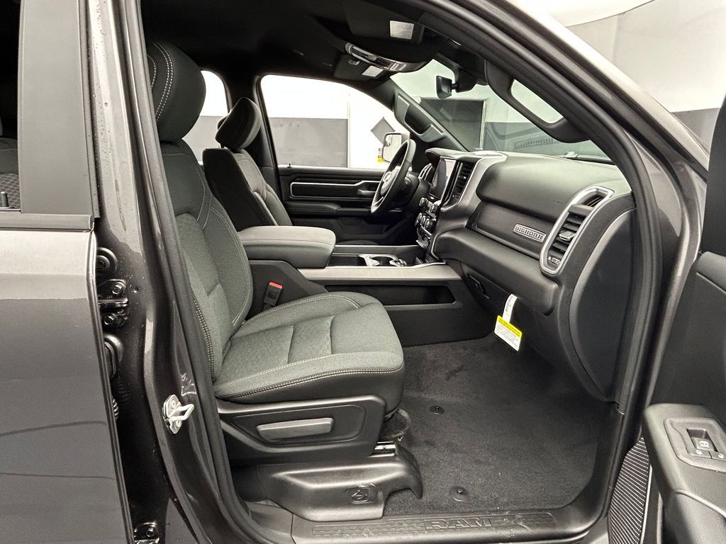 New 2026 Granite Crystal Metallic Clearcoat Ram Big Horn/Lone Star image 35