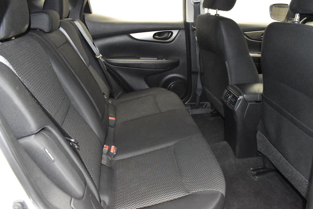 2021 Nissan Rogue Sport S 28