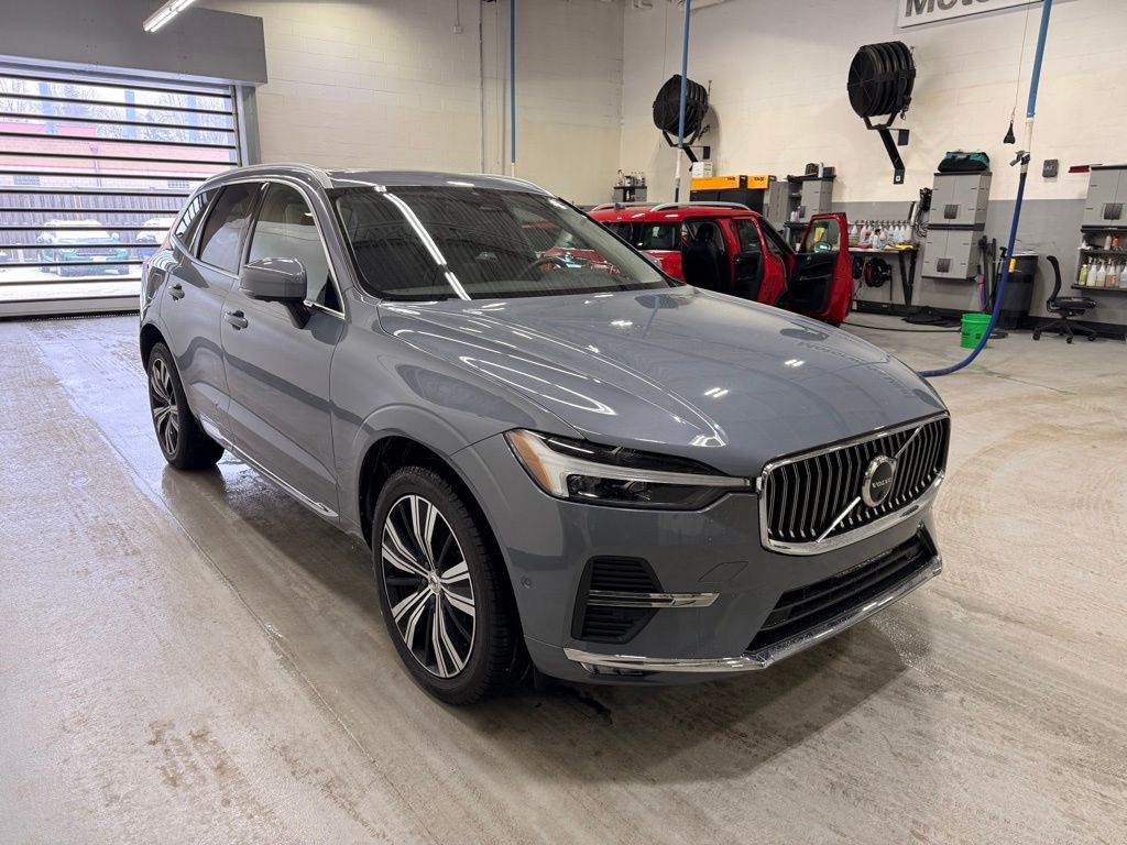 Thumbnail: 2023 Volvo XC60 - 7