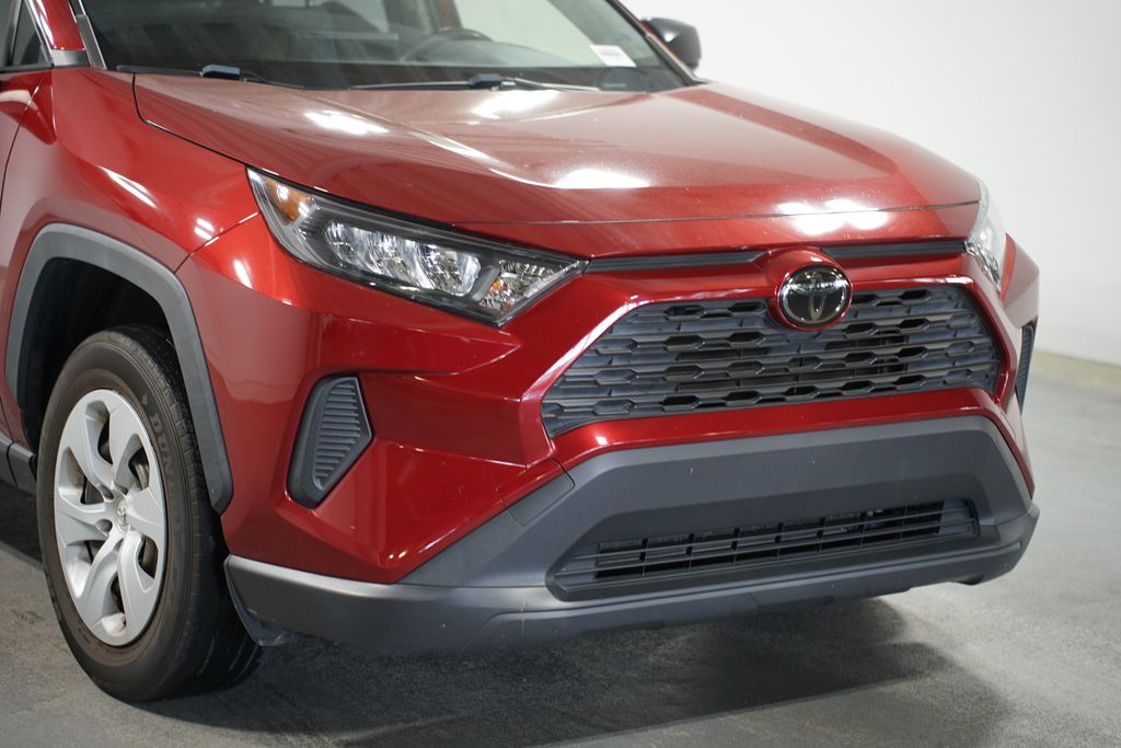 2020 Toyota RAV4 LE 4