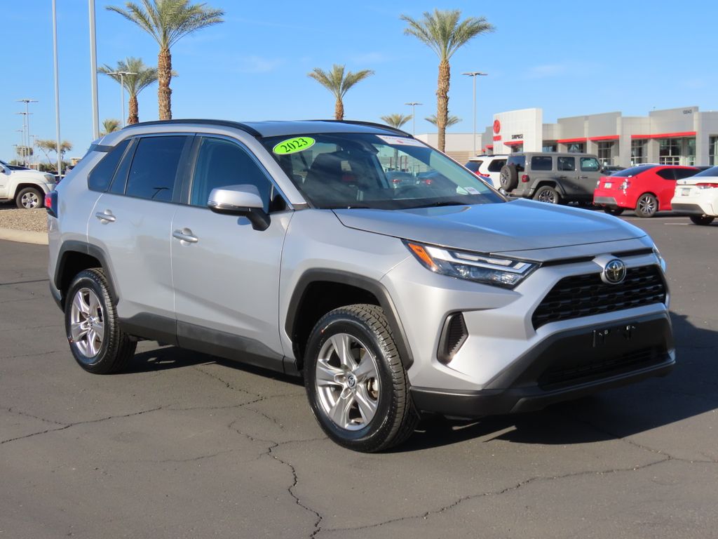 2023 Toyota RAV4 XLE 3