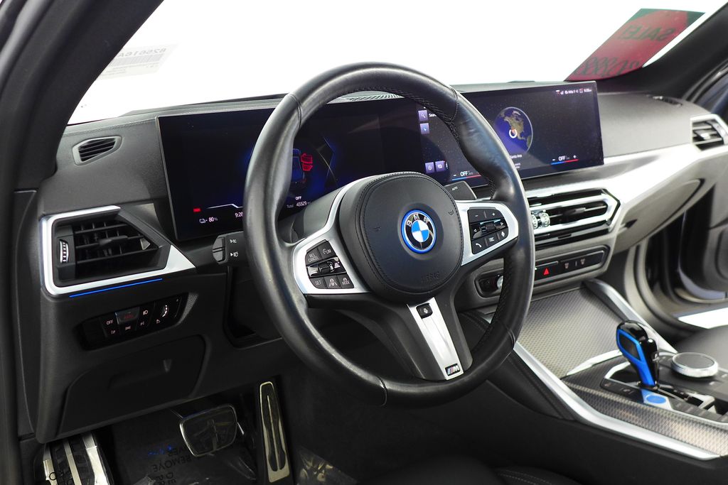 Thumbnail: 2022 BMW i4 - 31