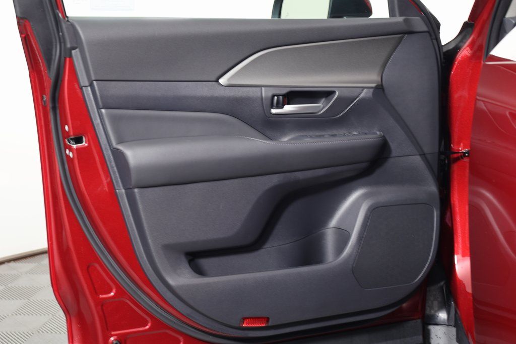 Thumbnail: 2026 Toyota Grand Highlander - 8