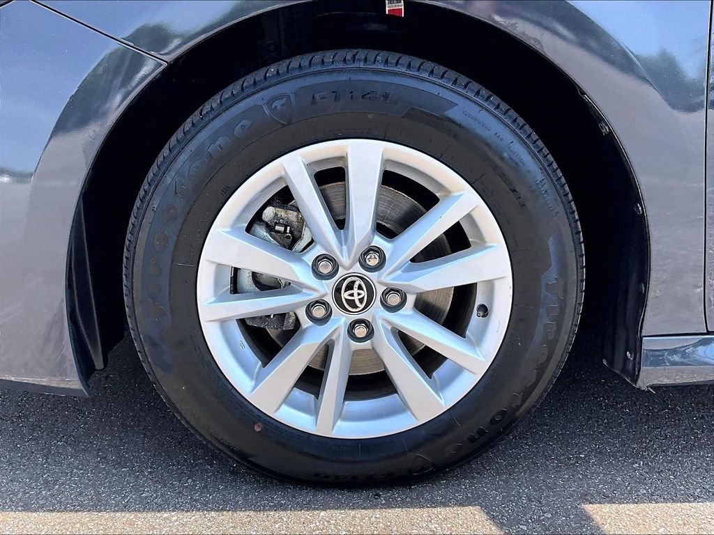 2025 Toyota Camry — photo 7