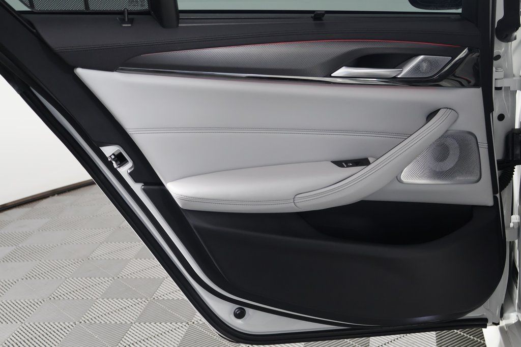 Thumbnail: 2021 BMW M5 - 13