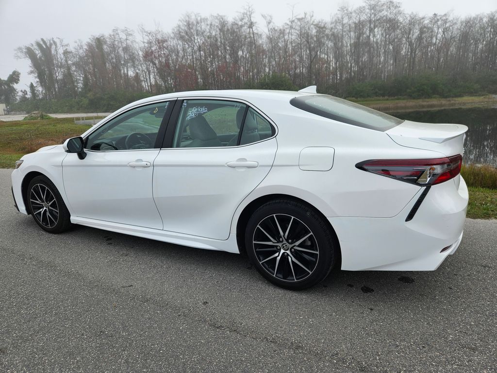 2023 Toyota Camry SE 3